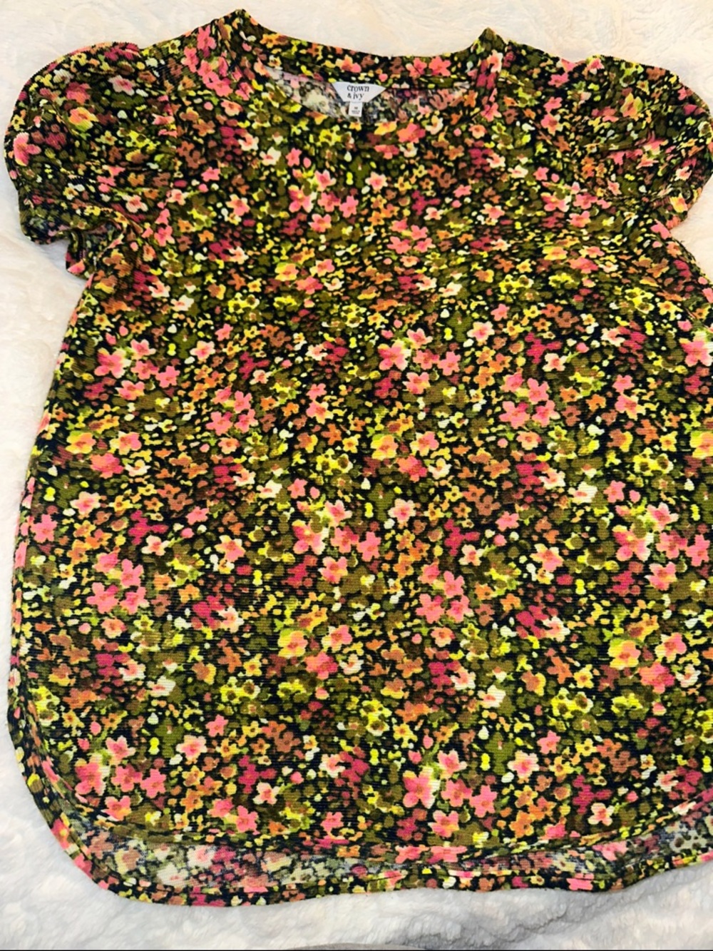 Crown & Ivy Floral Puff Sleeve Blouse in Green, Pink, Yellow M - Picture 2 of 9